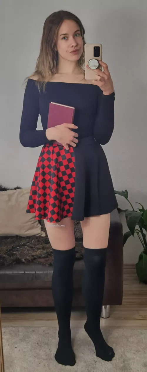 First post here, hope you like me and my skirt ❤️ by naturalgirl_mel