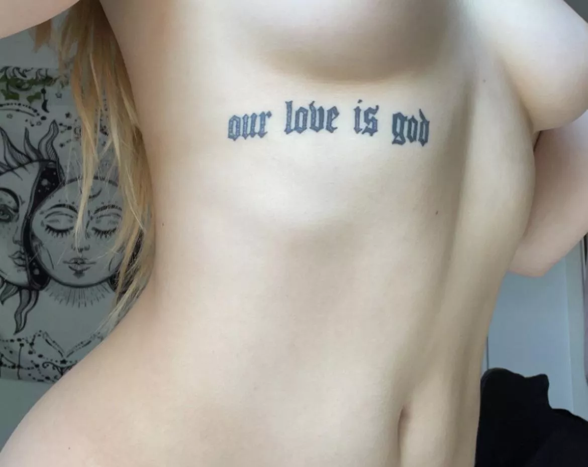 first post here, just a tease for now. i hope u like :) posted by mo0ncrawler