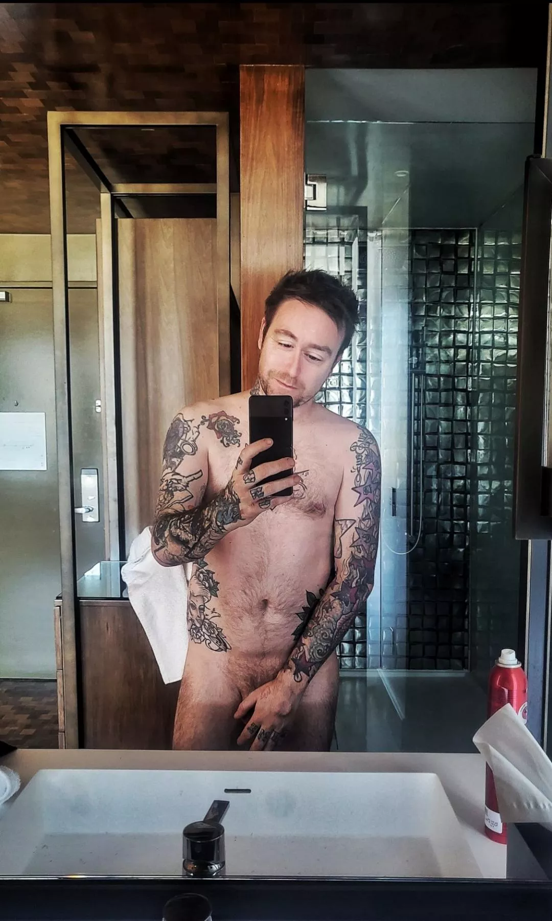 First post here pls be nice 🤗 posted by chrissaintof