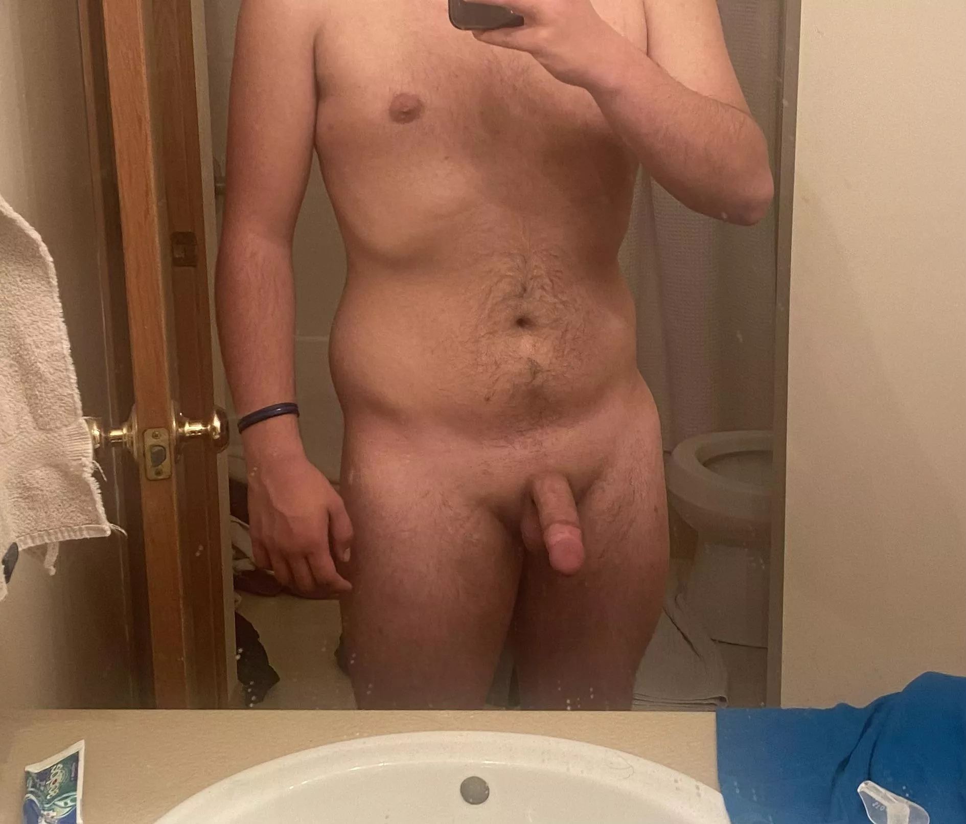 First post here, what y’all think 21, 5’10”, 200lbs posted by MyRightNut19
