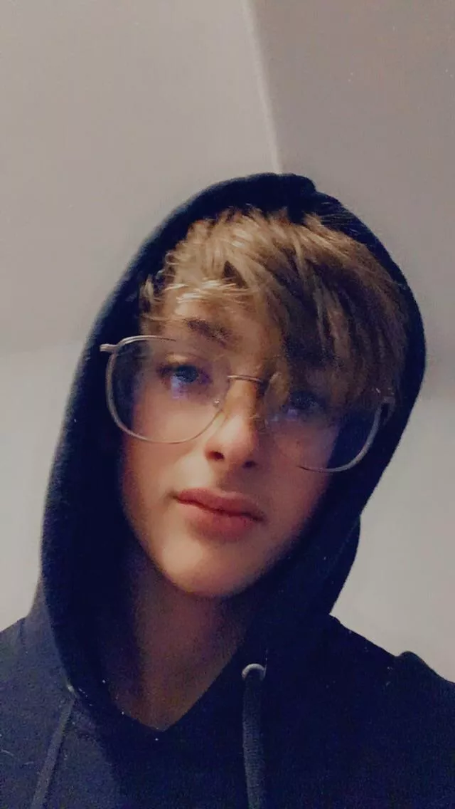 First post I know I’m kinda ugly😖 posted by Eternal-femboy