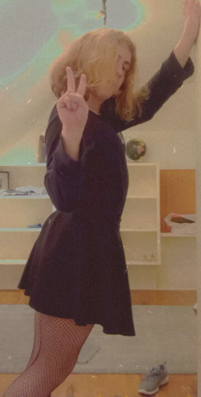 First time ever posting on reddit aaaaaaaaaaaaa posted by FemboyDino