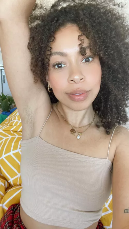 First time im showing my pits. Haven’t shaved for a few days by Misscharlierose