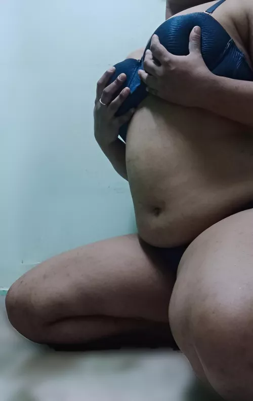 [F]irst time posing.. by LiveHeat1712