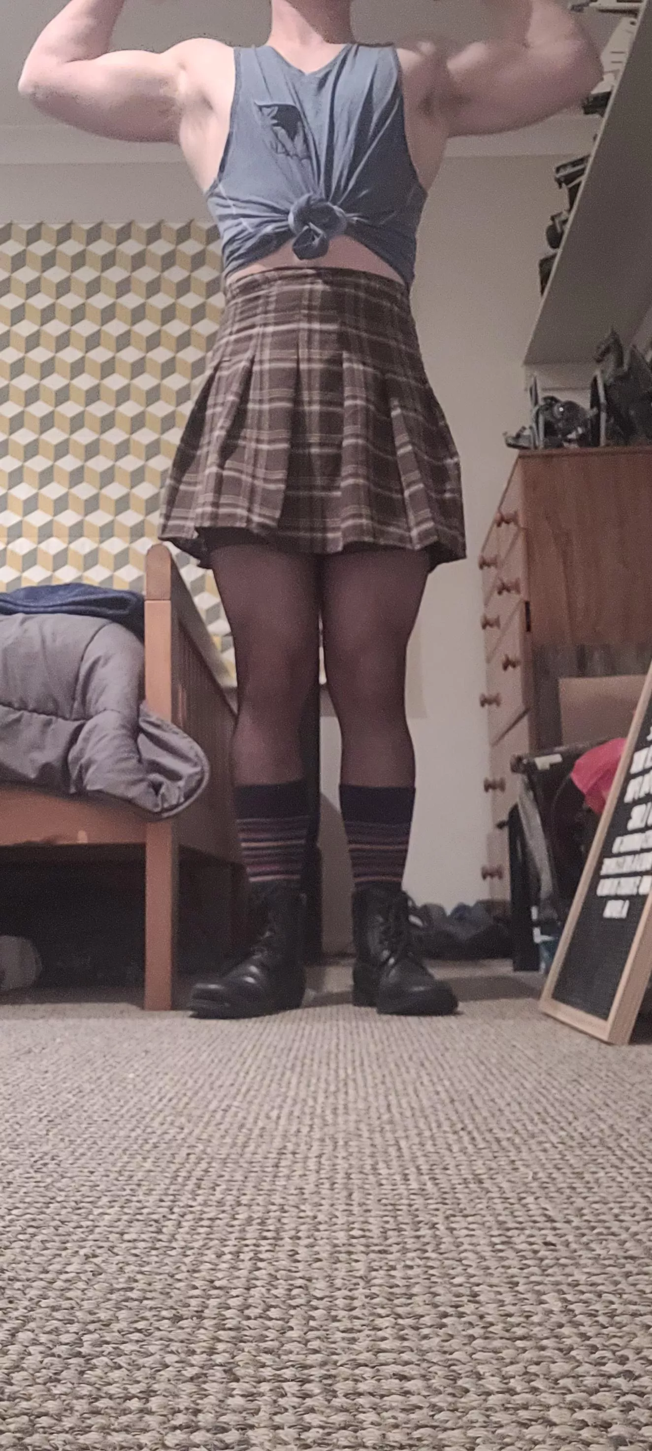 First time posting, any other muscle femboys here? posted by PrettyNBuff