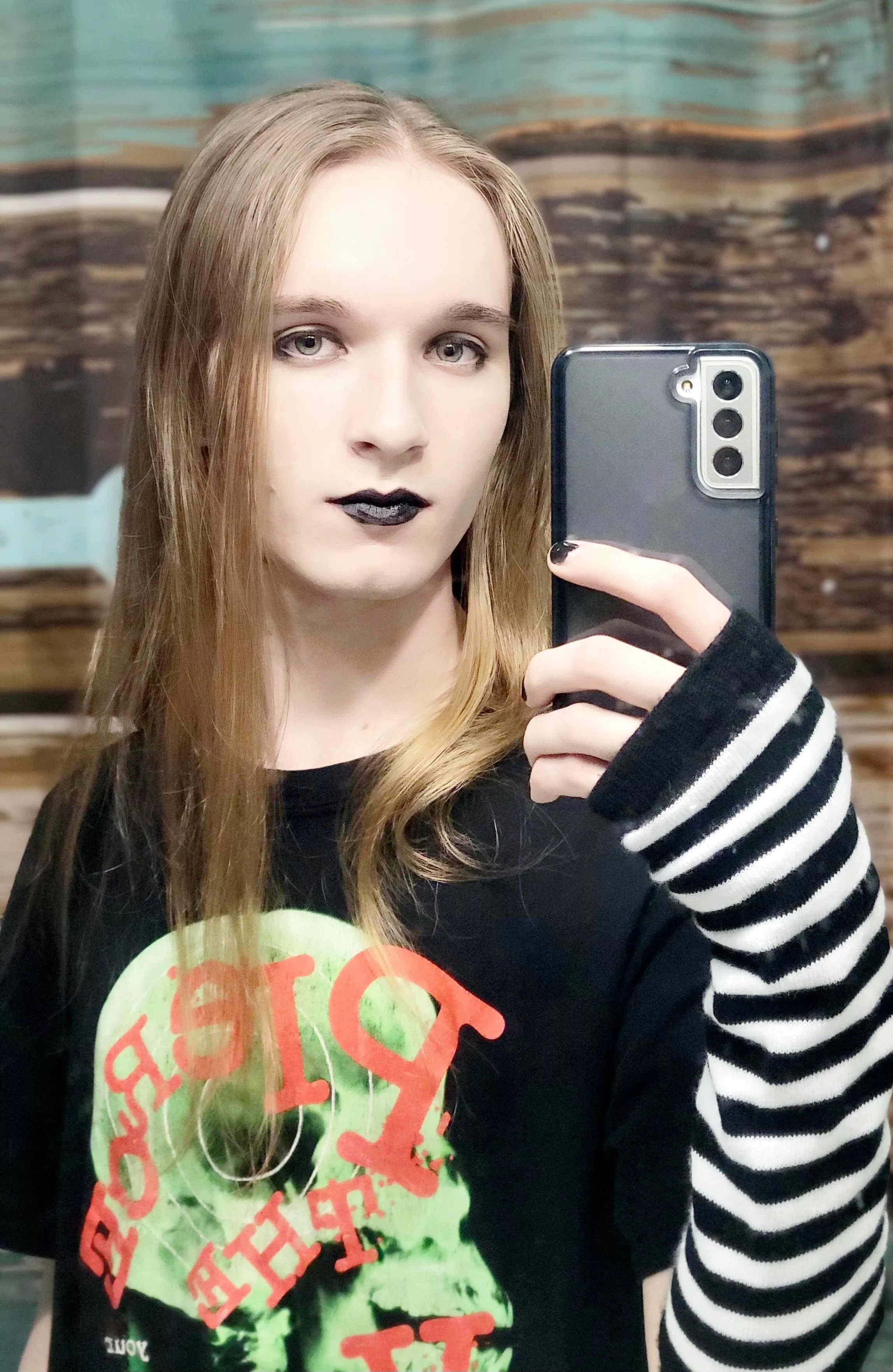 first time posting here, how do I look? posted by redshibe_