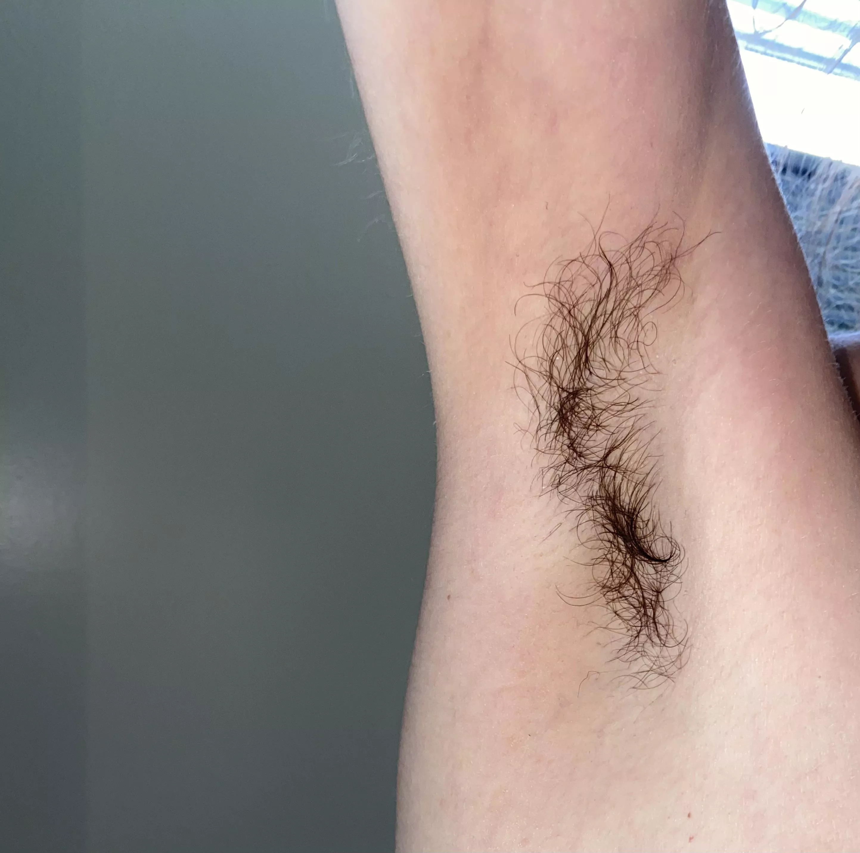 First time posting here! I hope you like my hairy sweaty pits🤍 posted by Creamyqueen669
