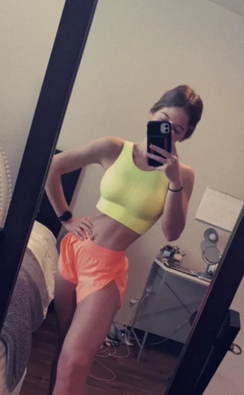 Fit girl 🥵 by Weakness-Valuable