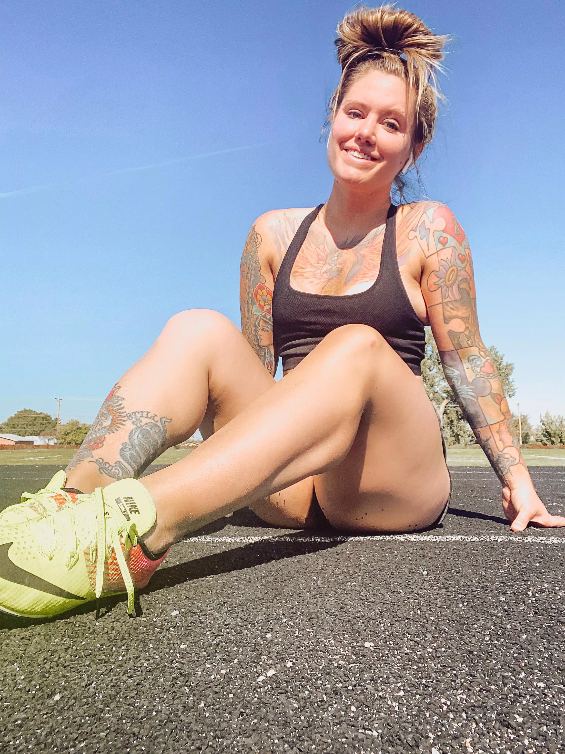 fit legs✌🏻 posted by itsbriharvey