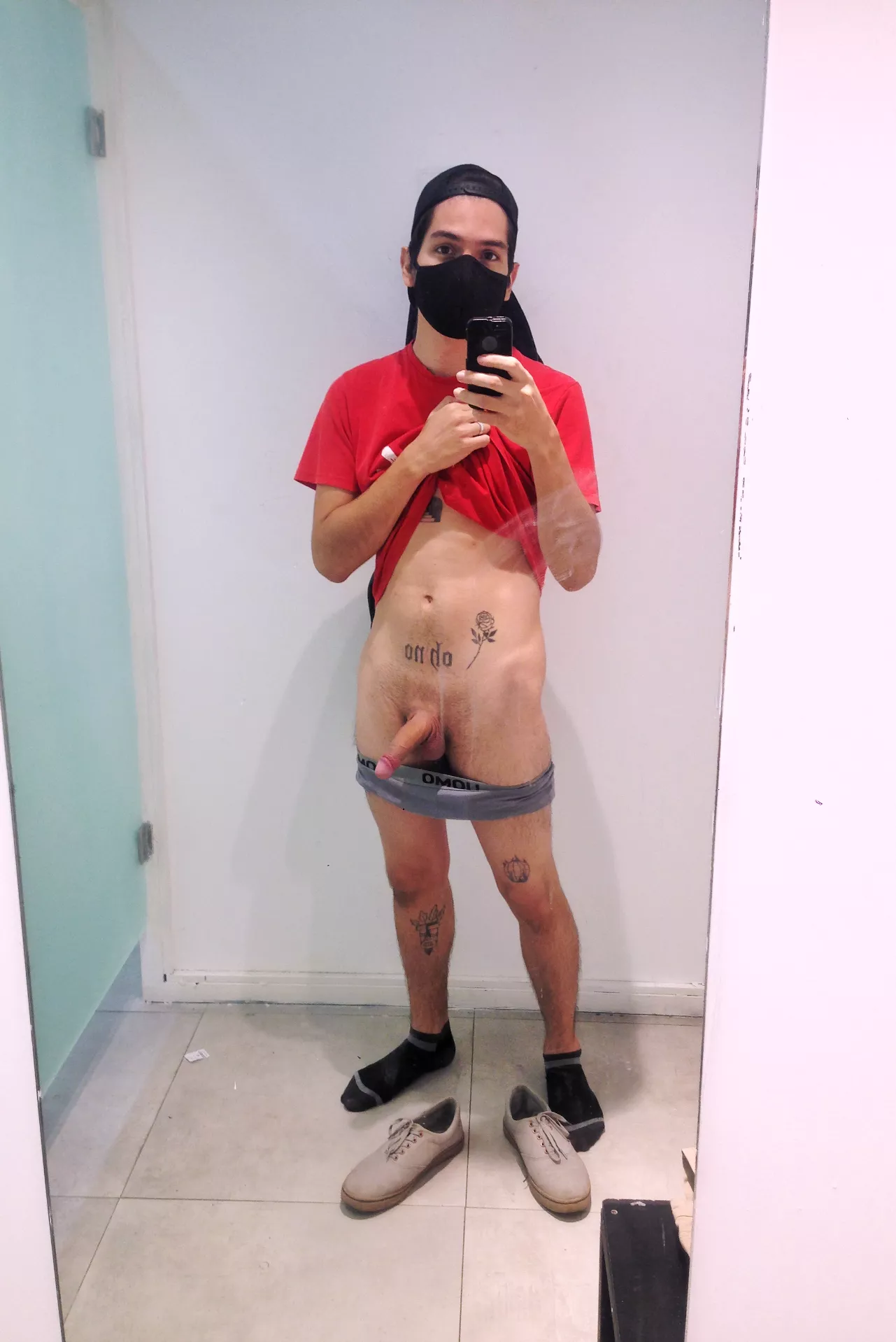 Fitting room 👀 posted by latenightarepa