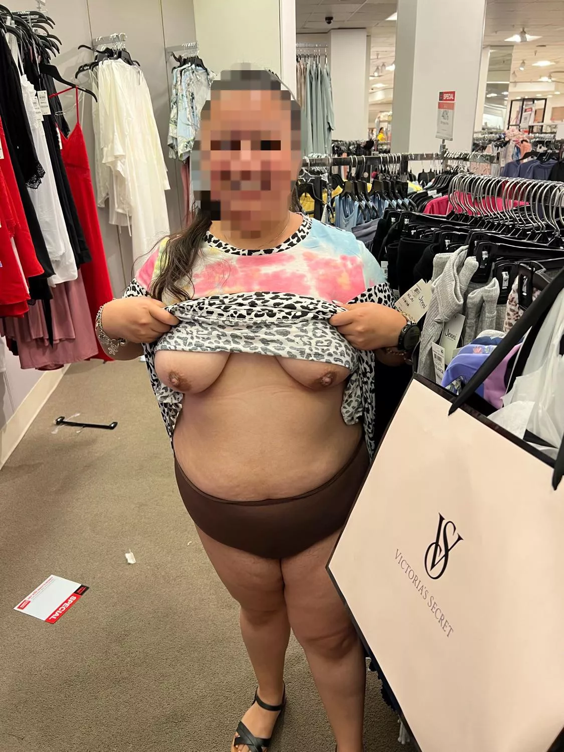 Flashing in the mall in Mother’s Day posted by singularinterest