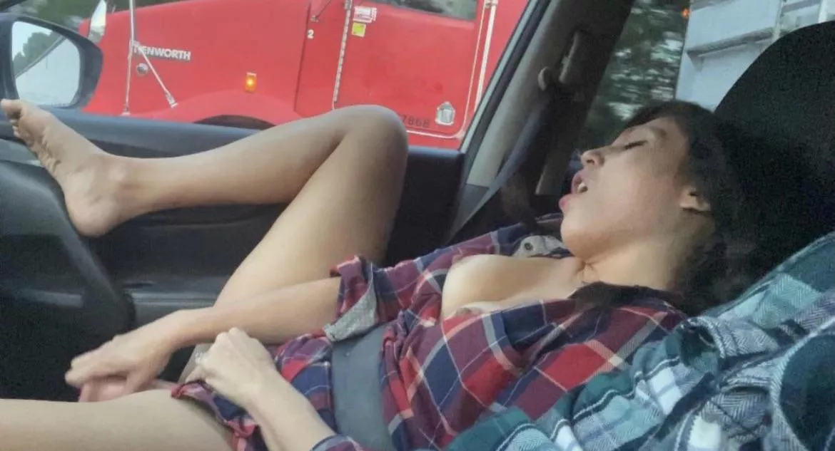 [F]lashing truckers makes me so wet posted by laurakingfilms