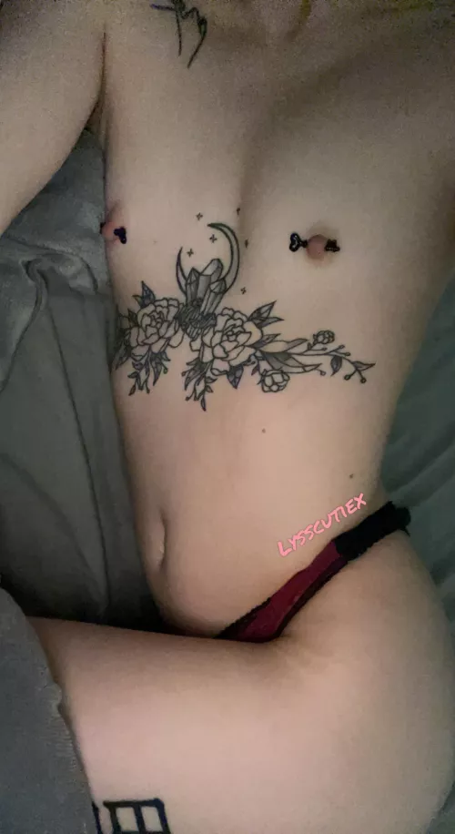 Flat as a board but my nipples are so sensitive!! by lysscutiex