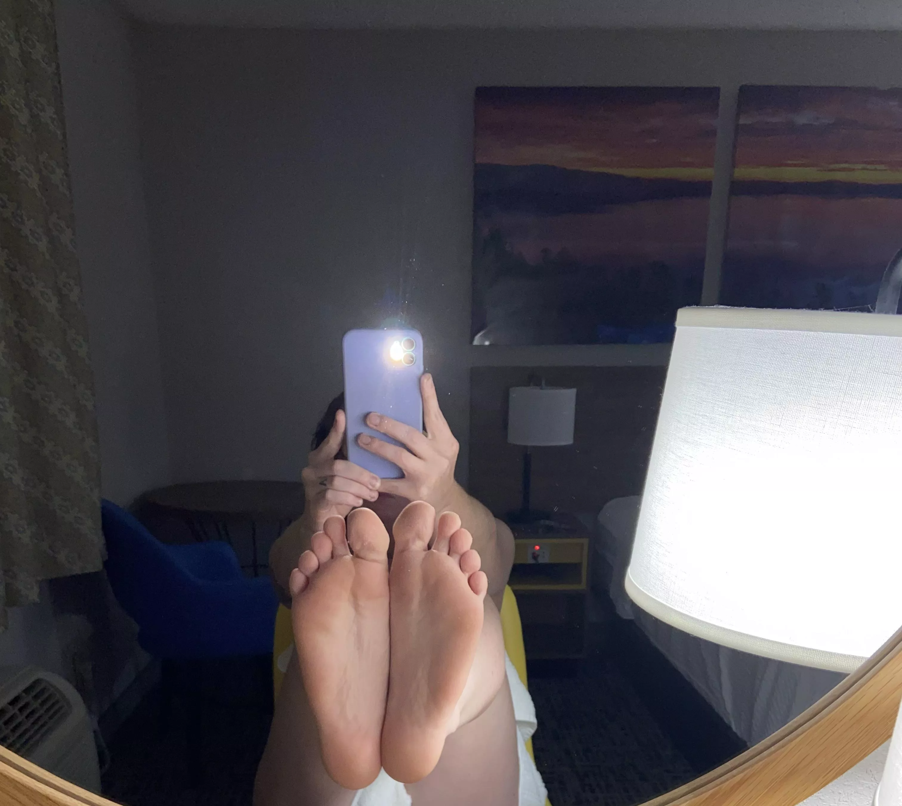 Flat feet fresh from the shower 🧼🤤 posted by mmm0st