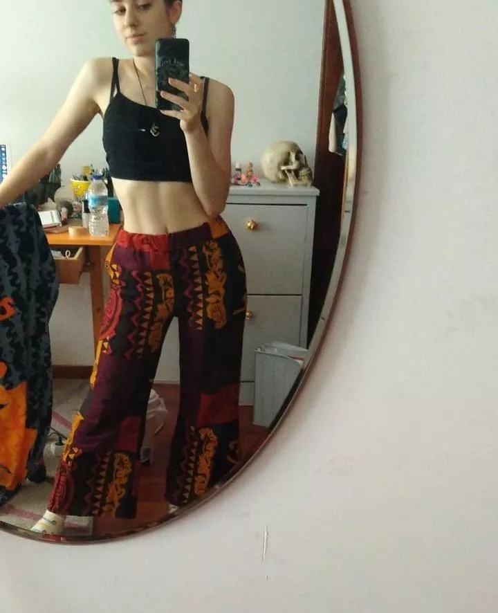 Flat girls wear croptops too posted by alternativewrld