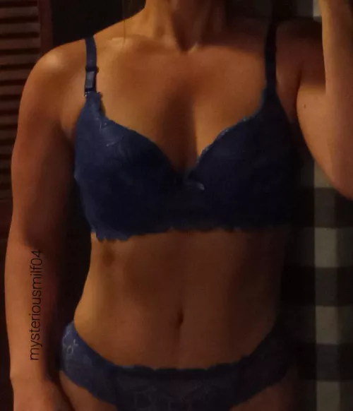 Flex 💪 Friday 40[F] by mysteriousmilf04