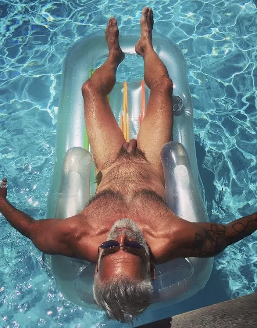 Floating posted by SevenNSFW