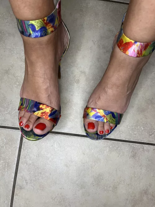 Floral heels a red feet by nattyfeetluv