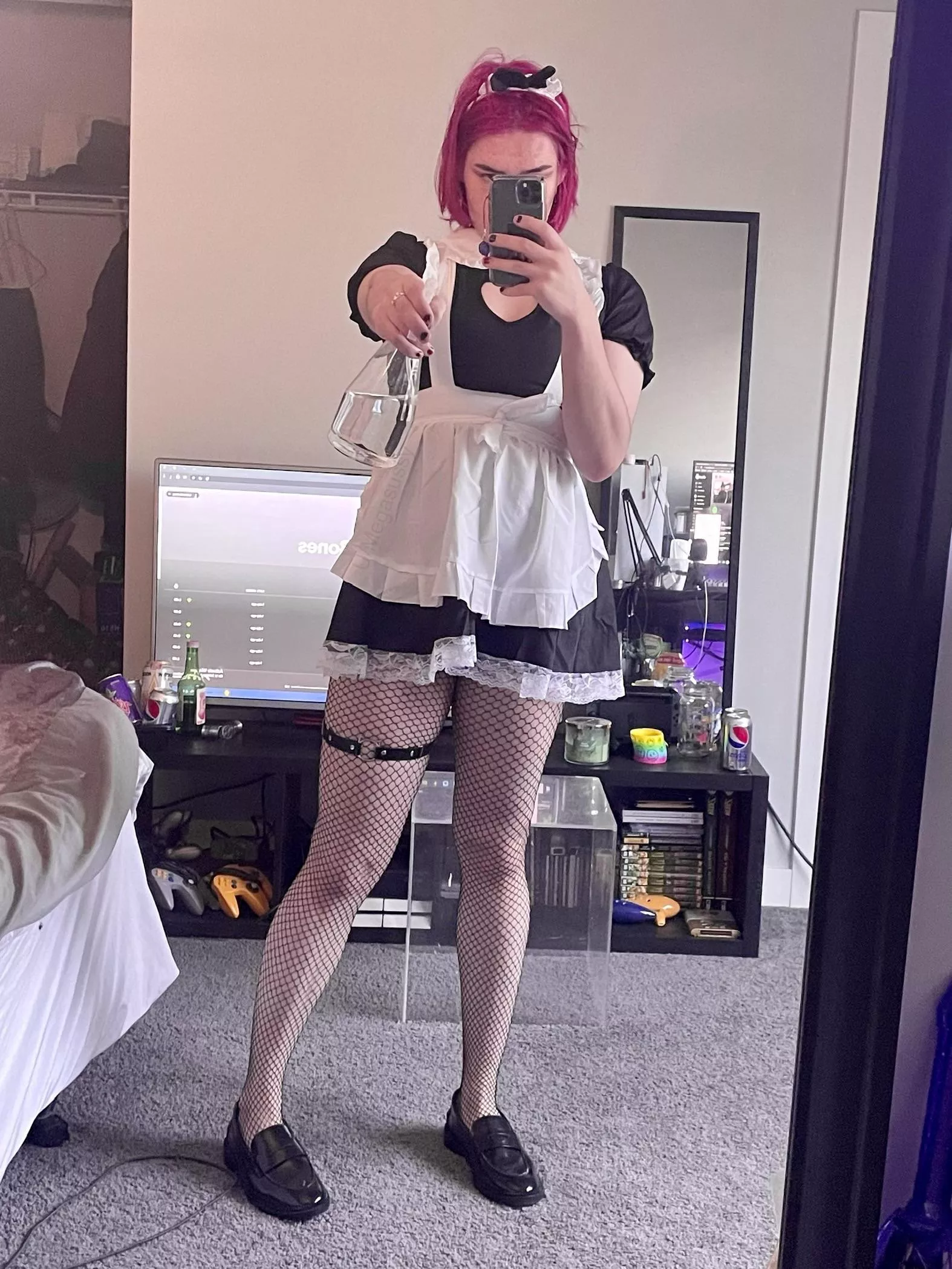 follow me, or else. 🔫🔫🔫 posted by Megasussy