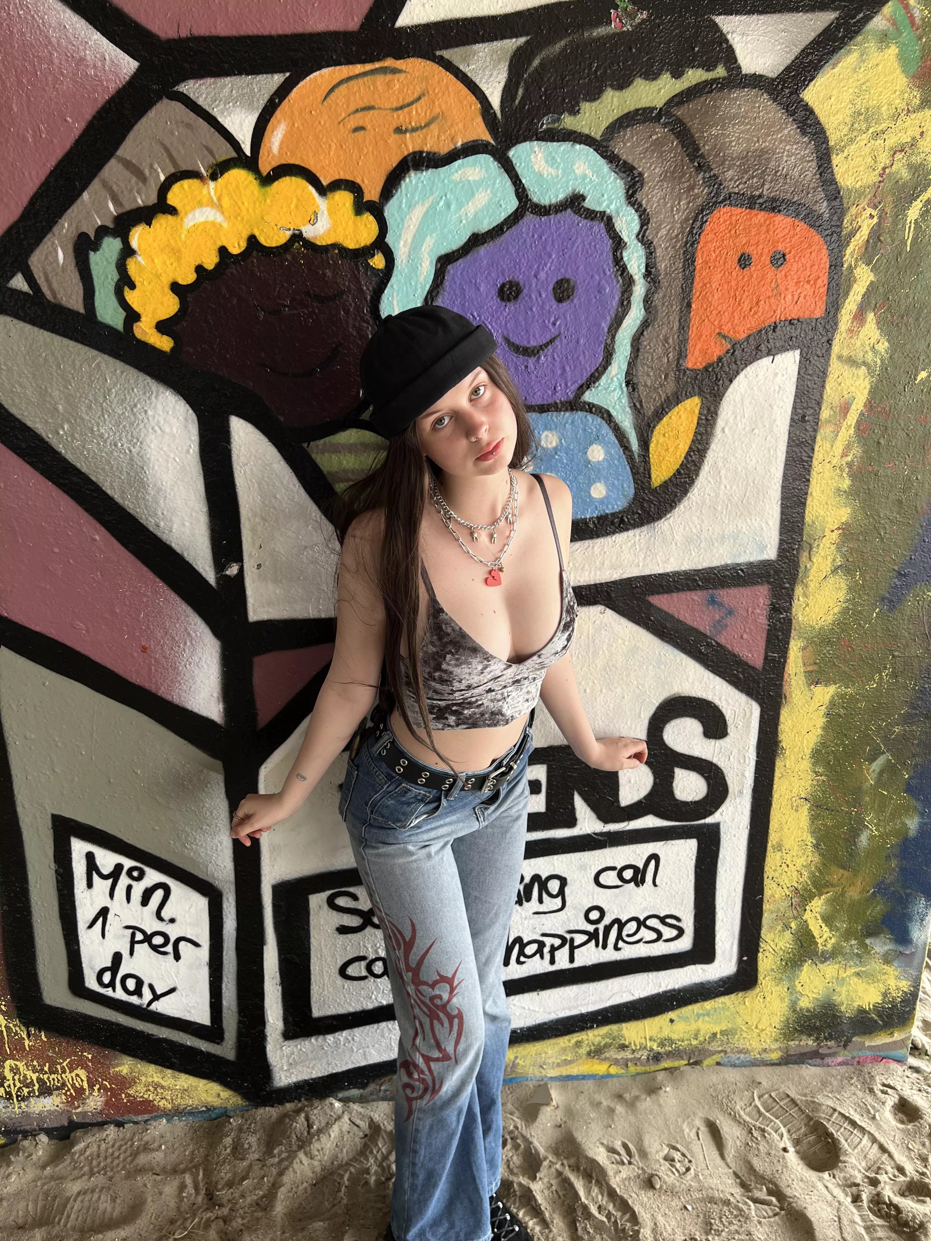 follow my on my of babes <33 posted by kalashlika