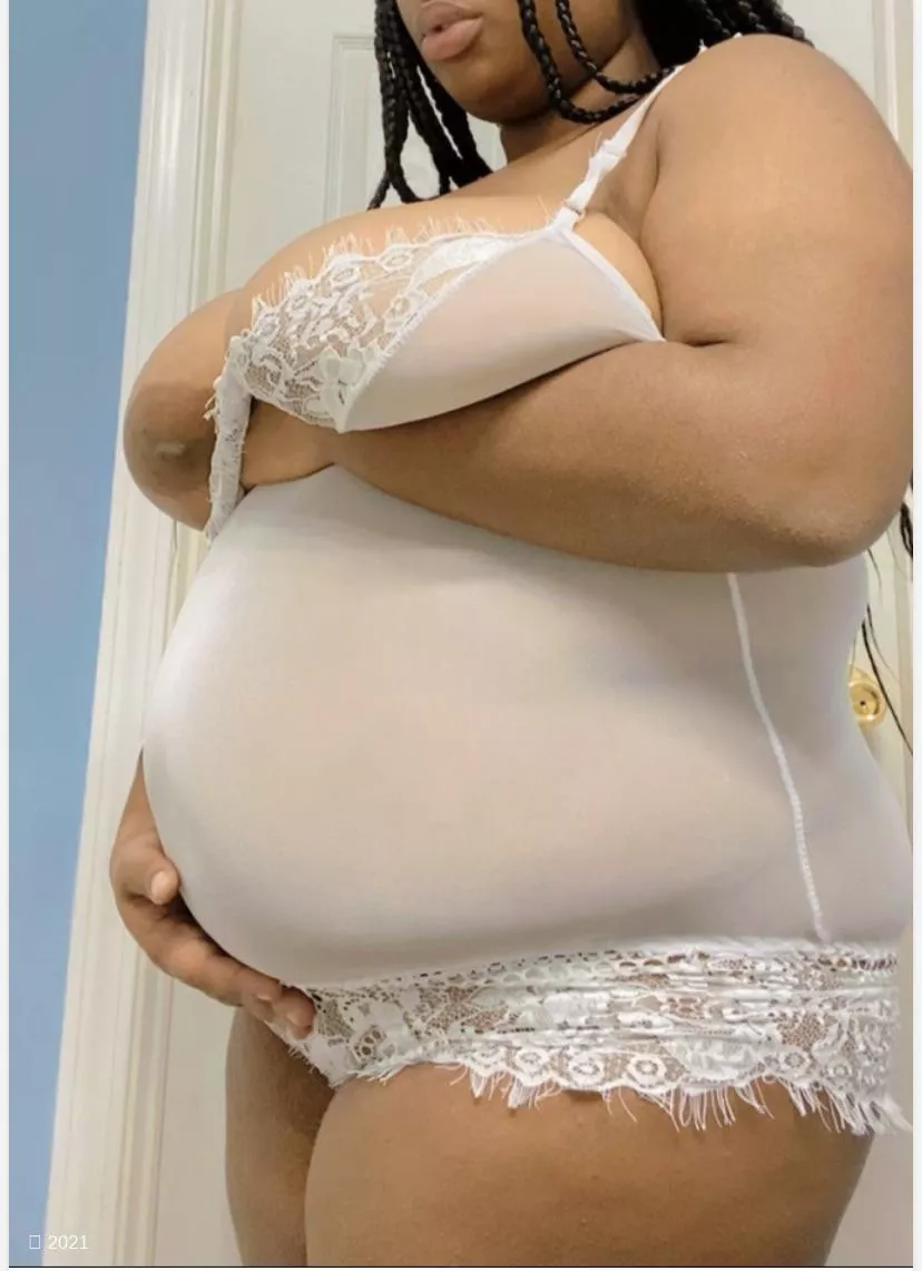 Food baby got me waddling posted by feedeemodel