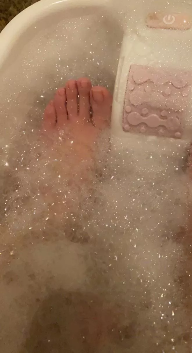 Foot bubble bath posted by MICASATUNASA