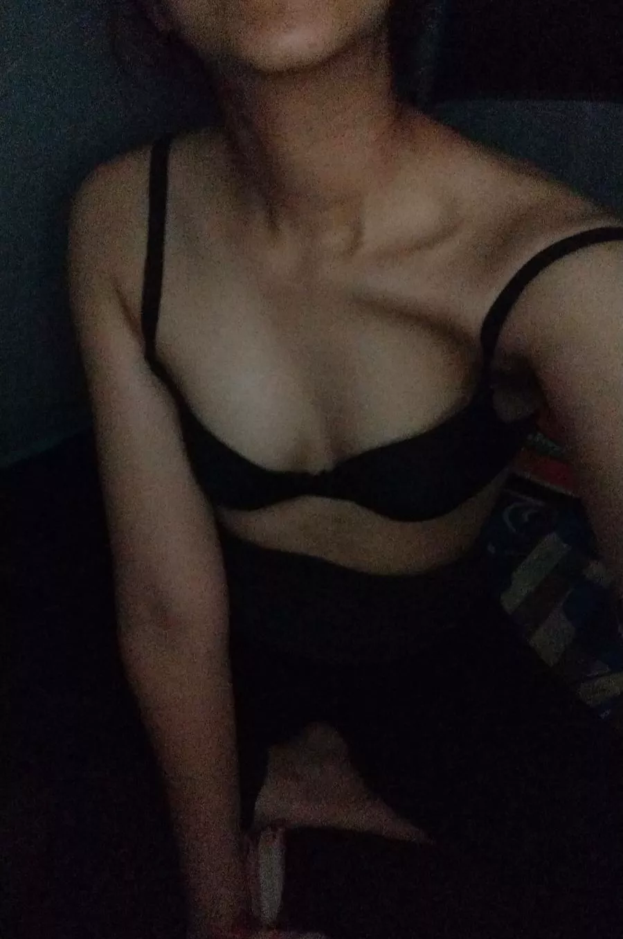[F]ootage to my cleavage and beauty bones😌 posted by amateurNotImmature