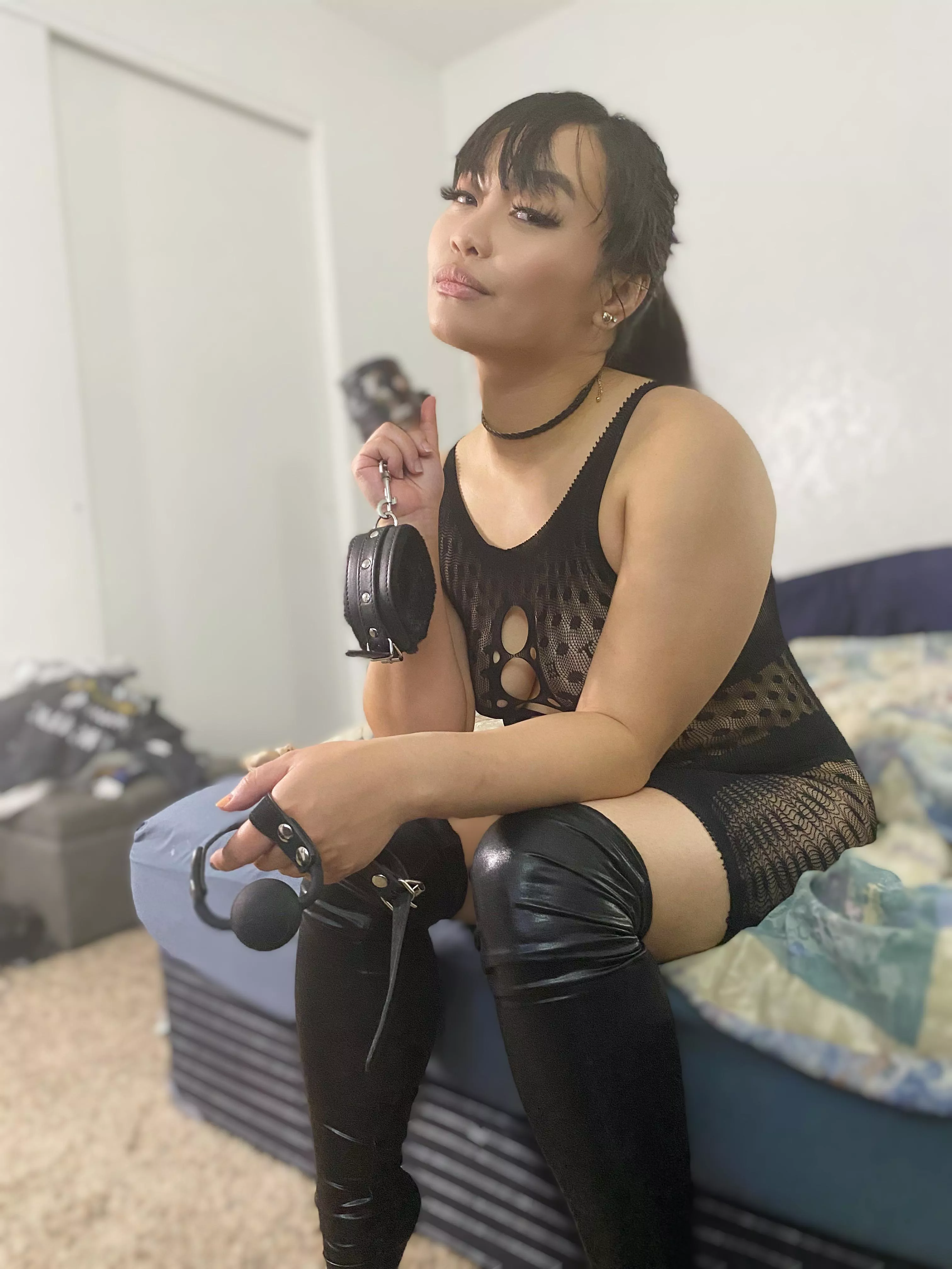 For proper training, you will always come to your Asian goddess Zinnia, sissy. [F] posted by zinniastarz