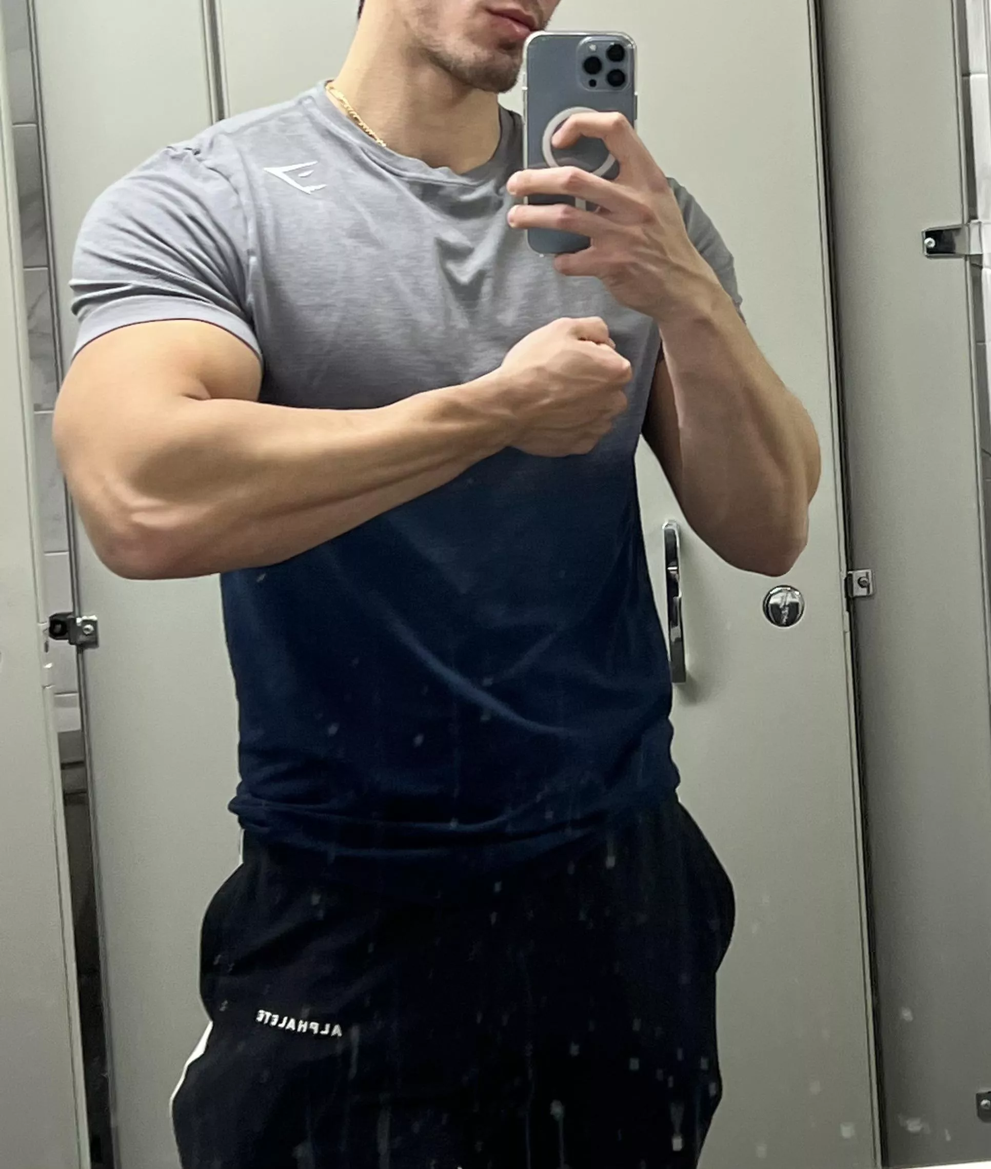 Forearm / bicep action 😵‍💫 posted by JulianXl