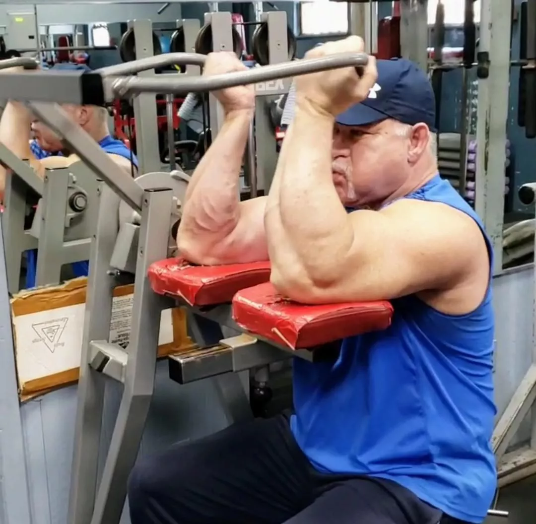 Forearms activated in doing bicep curls. 63 posted by Greyironguy