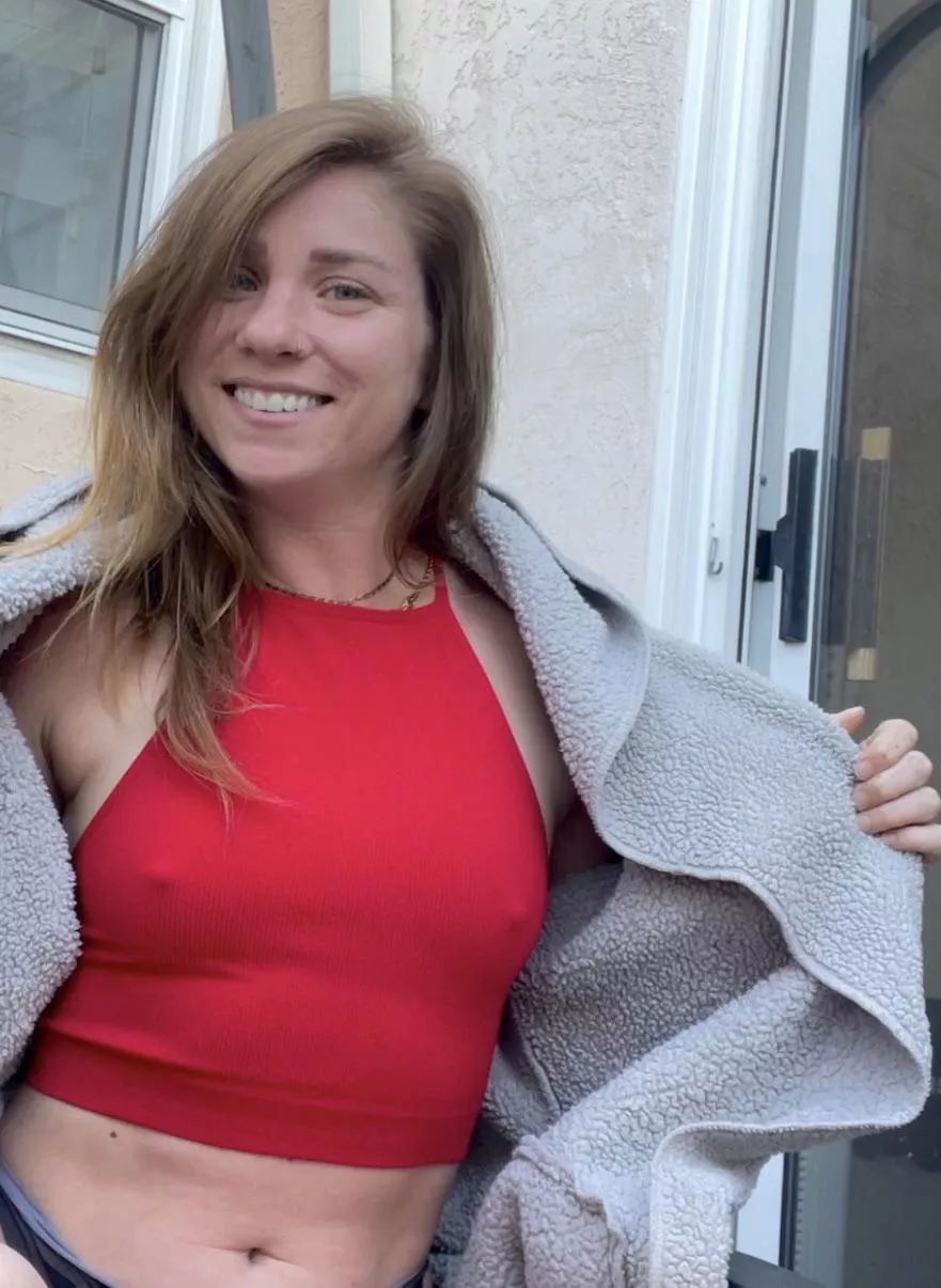 Forgot I wasn’t wearing pants in the last post..I don’t wear them often 😅🤷‍♀️ Breezy SoCal 🍒🌬 posted by Bottombitty