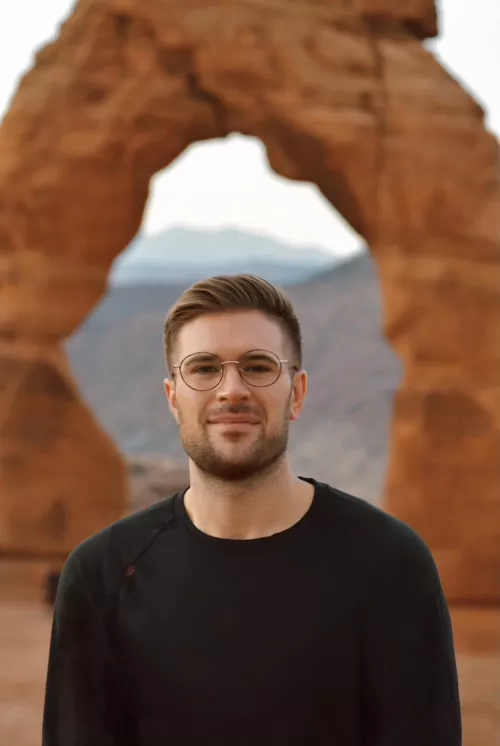 “Forward. Best foot first just in case. When we made our way ‘til now. It’s time to listen, it’s time to fight. Forward” 🐝🖤 by dcjjj90