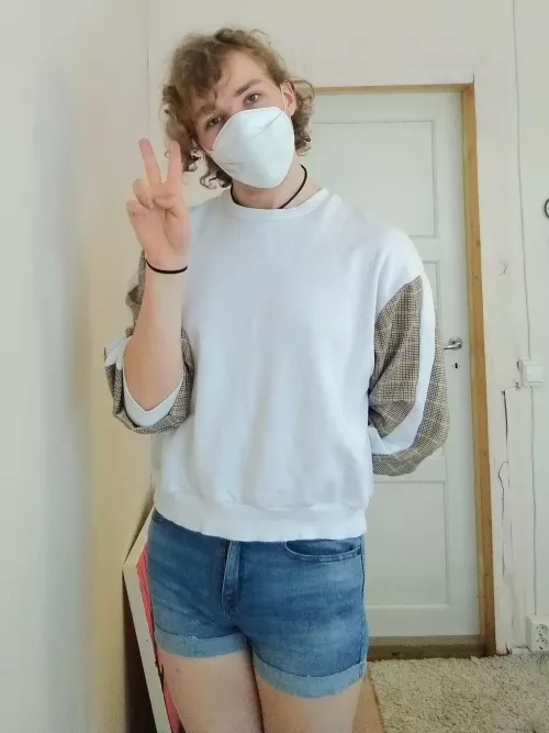 Found a pair of denim shorts. I really like them ♥ by Lil_Iphy