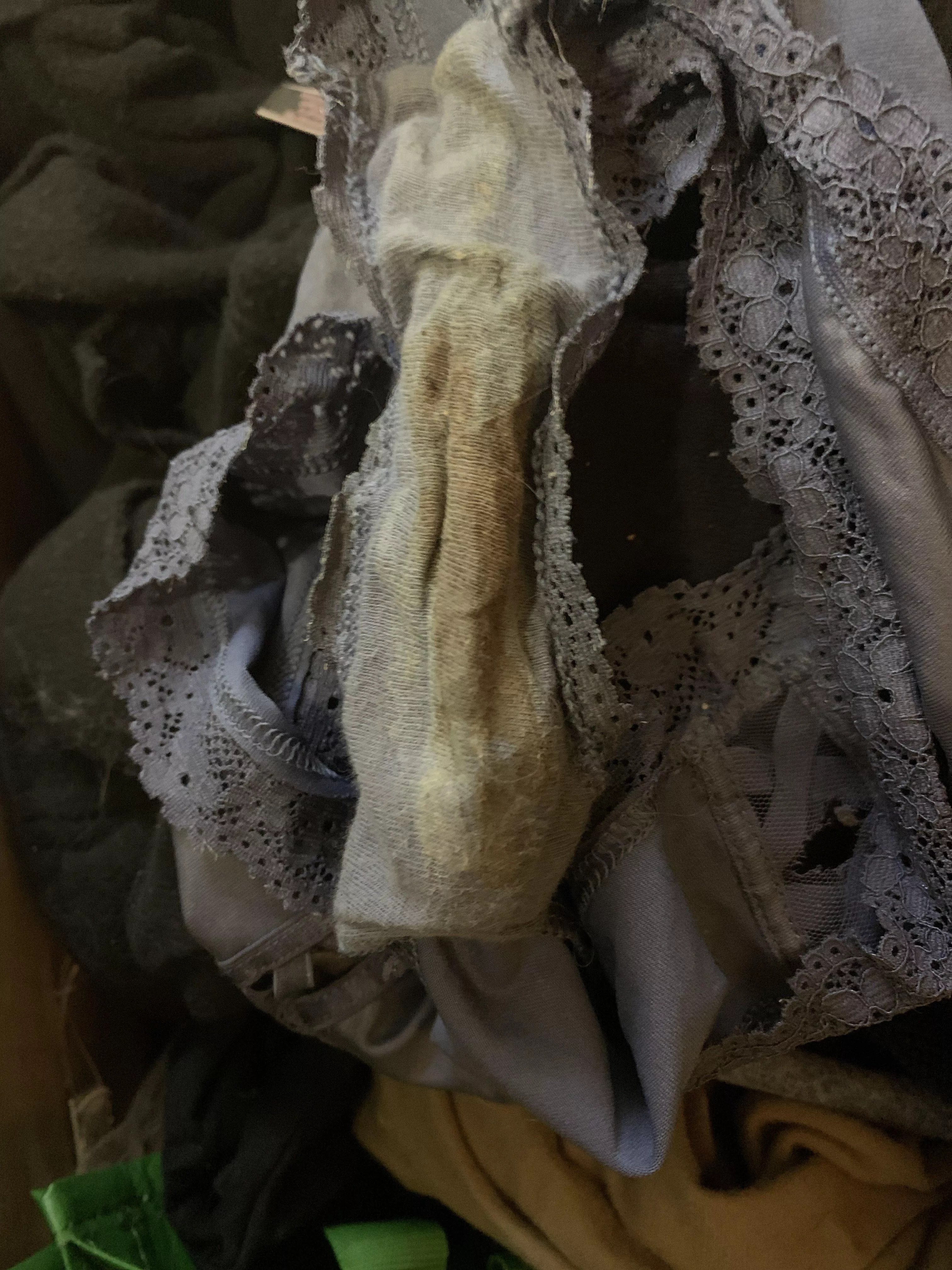 Found my sister dirty panties in her laundry basket posted by PublicGrab1039