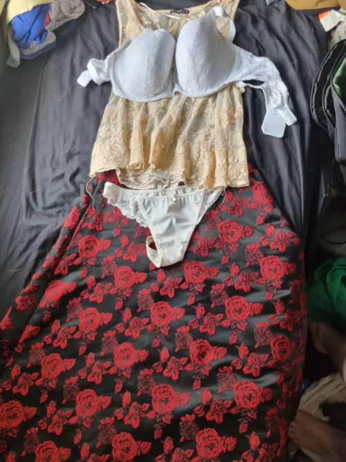 found some of my sisters clothes dm me if you want me to rp as her and send pics by wootom45