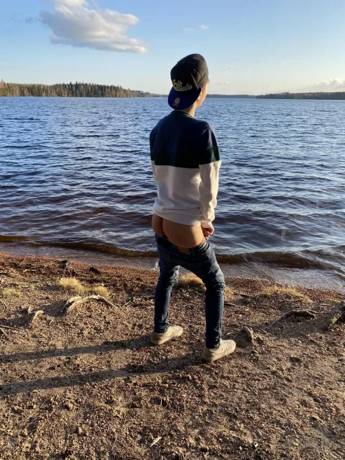 Found this pretty lake🌅 by wpit