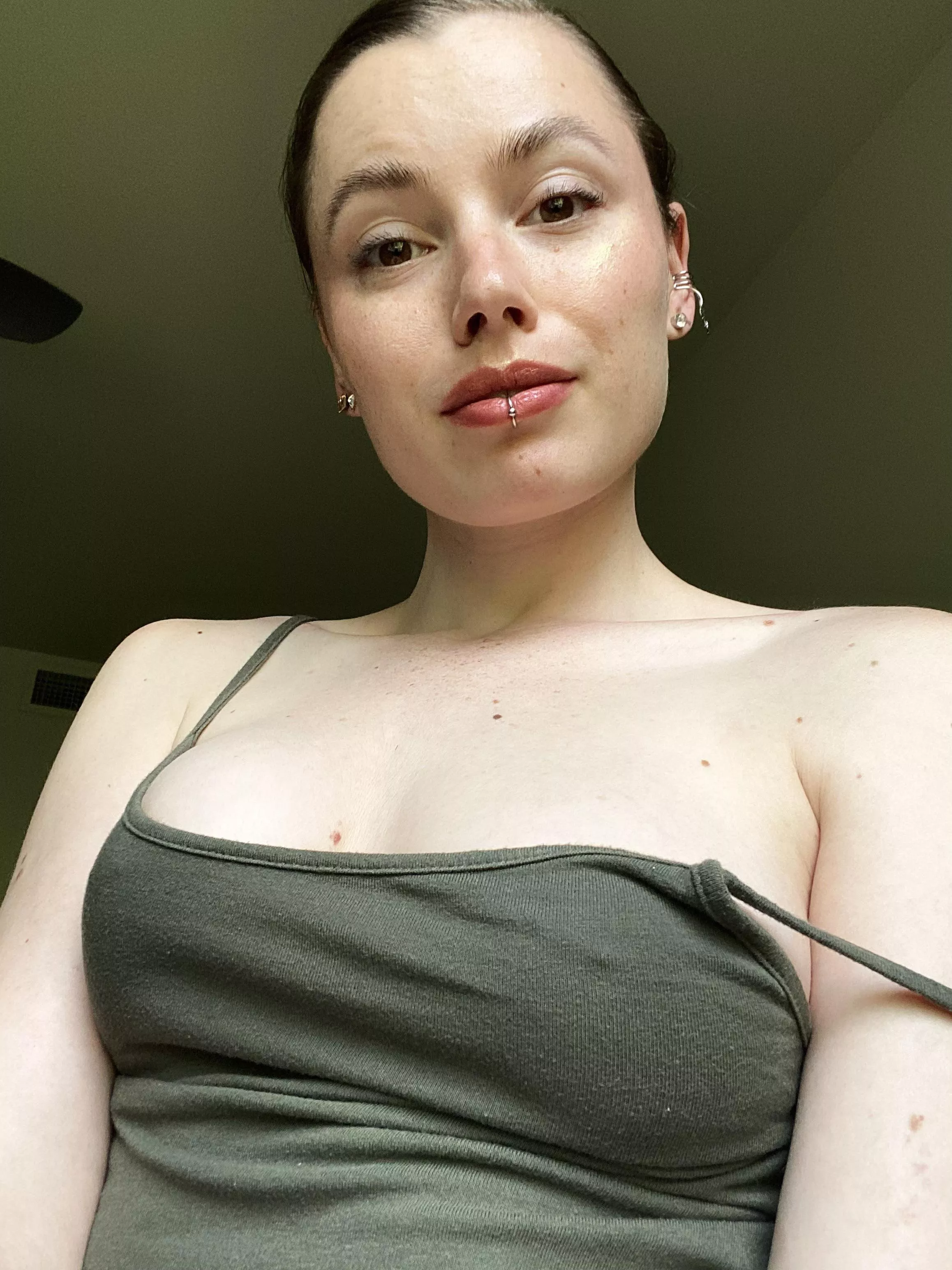 Freckles and glitter 🥰 [over18] posted by CuriousCatieCat