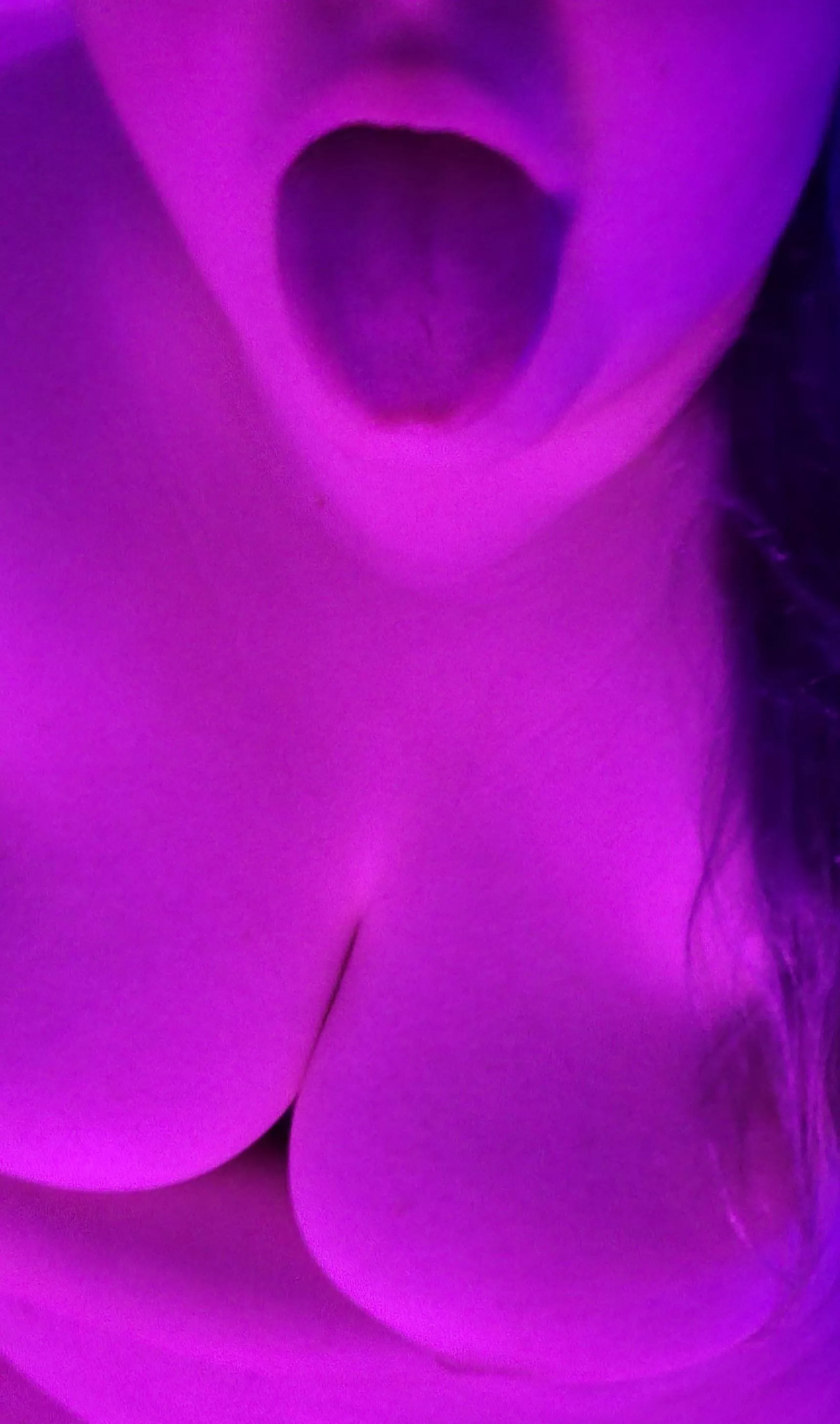 [F]ree choice - My tits or my tongue? 💦 posted by WannaMonkeyAround