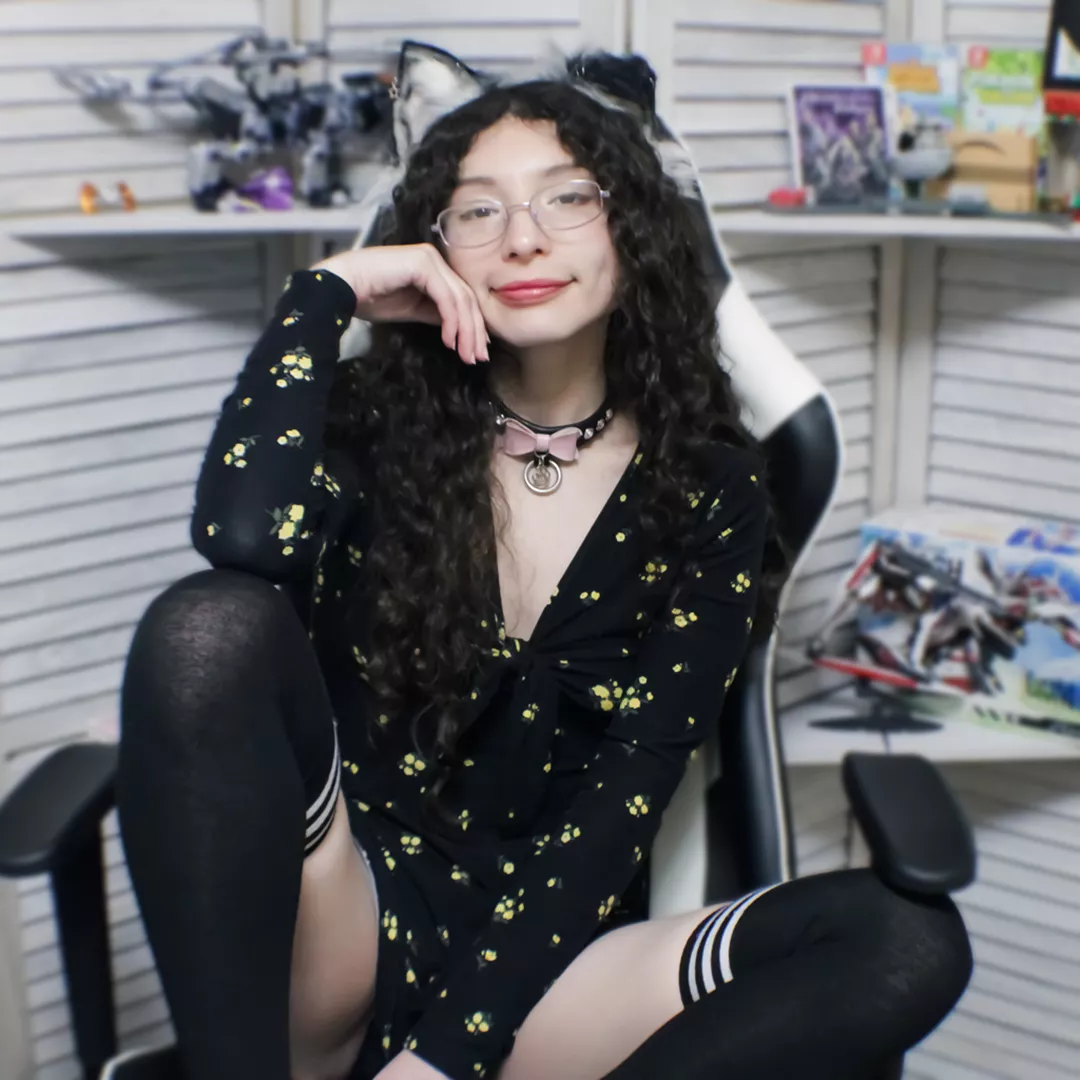 Free Stream page! Catch me live tonight at 8pm est, I take requests during my streams! Included with your sub is consistent content, PPVs, stream access, free chats, and more! link below 💞 posted by ItWhiskar