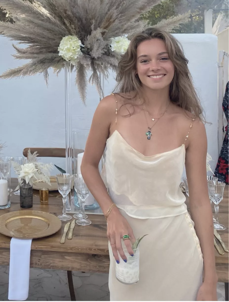 French Beauty (IRTR) posted by GloomyCombination887