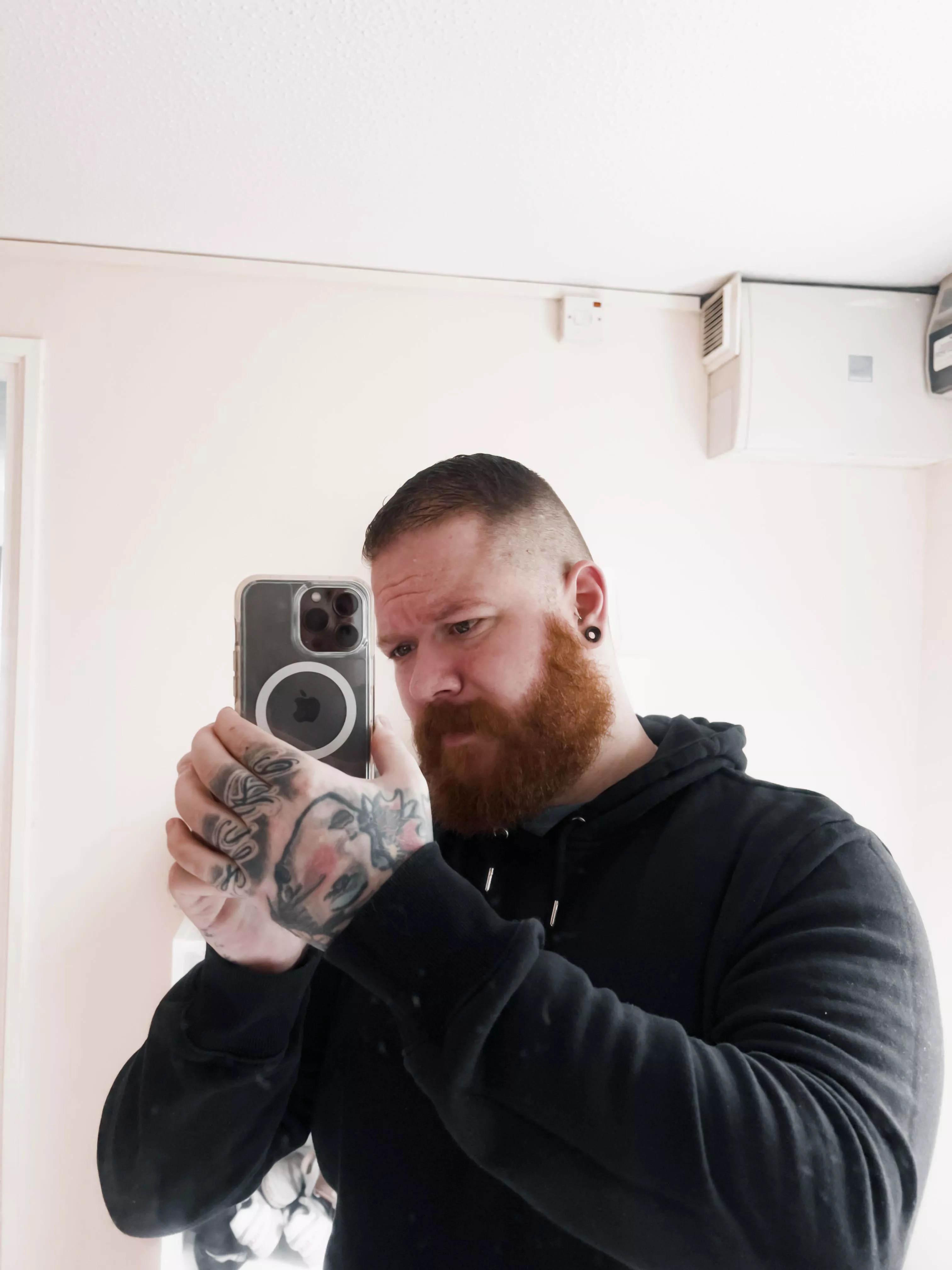 Fresh haircut ✌🏻 hope your all having a great day 😊 posted by Gingiebear13