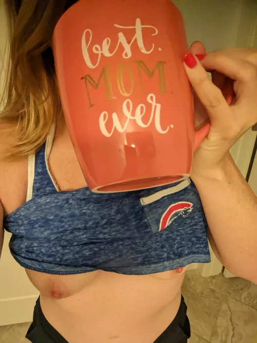 fresh nails and extra coffee for the Cubs game today 💅⚾ by ohwowtastethis