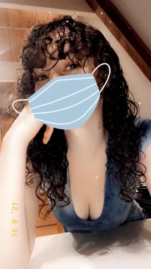 Fresh new bangs and some good cleavage 😘 by willowmexo