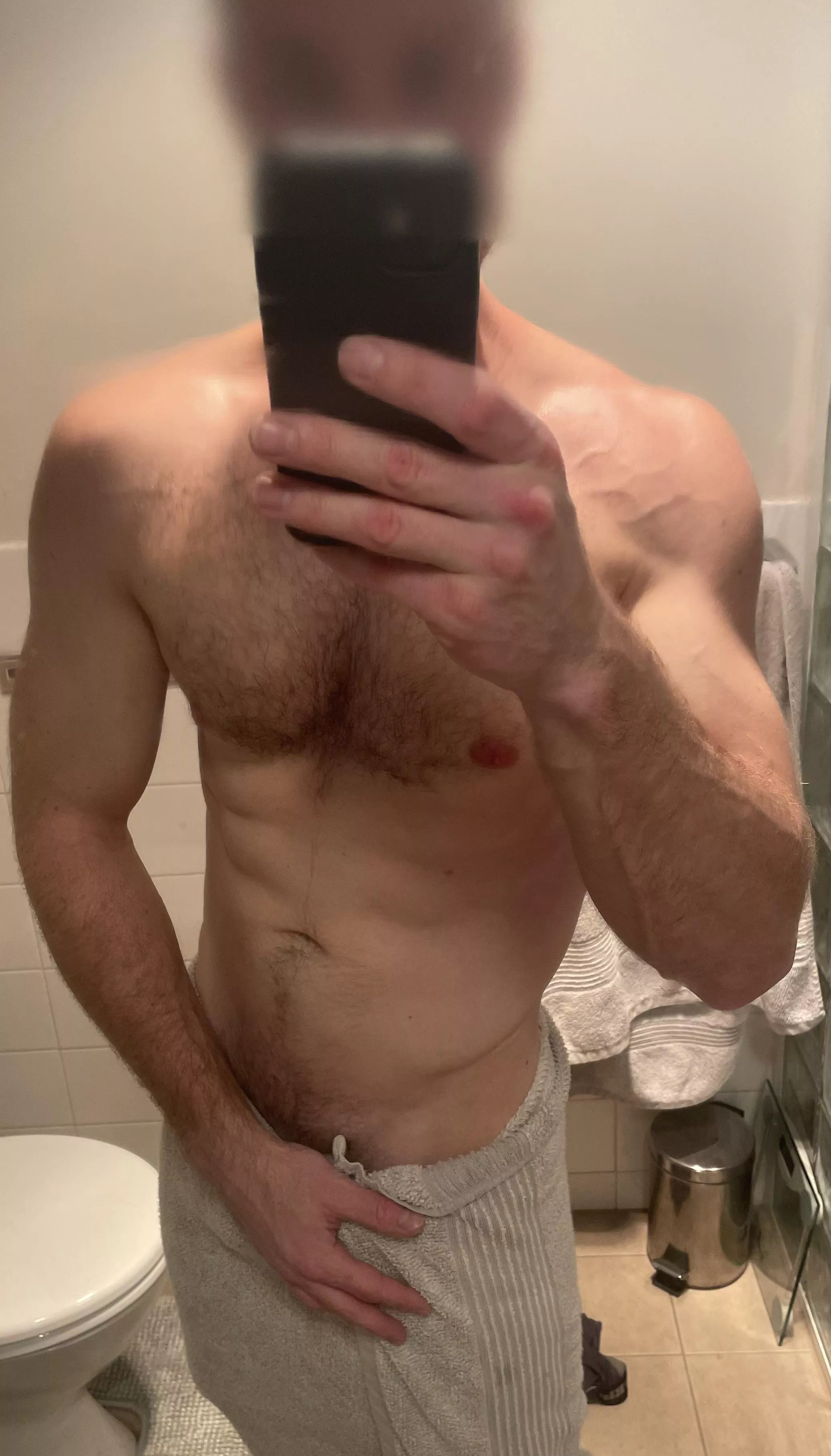 Fresh out of the shower after a long day. What to do next? 😉https://onlyfans.com/jakereed1 posted by jakereed26