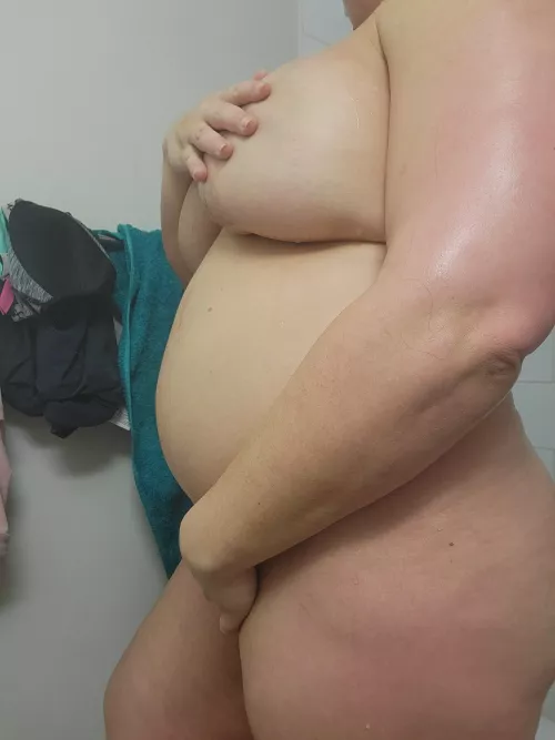 Fresh out of the shower for you ;) by goddesssophia1992