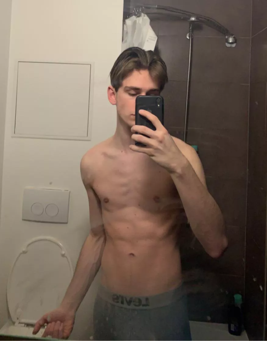 fresh out the shower posted by Mathias71010