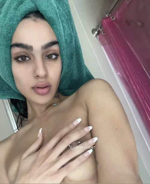 Fresh out the shower 😋 [f] by cherrycat97