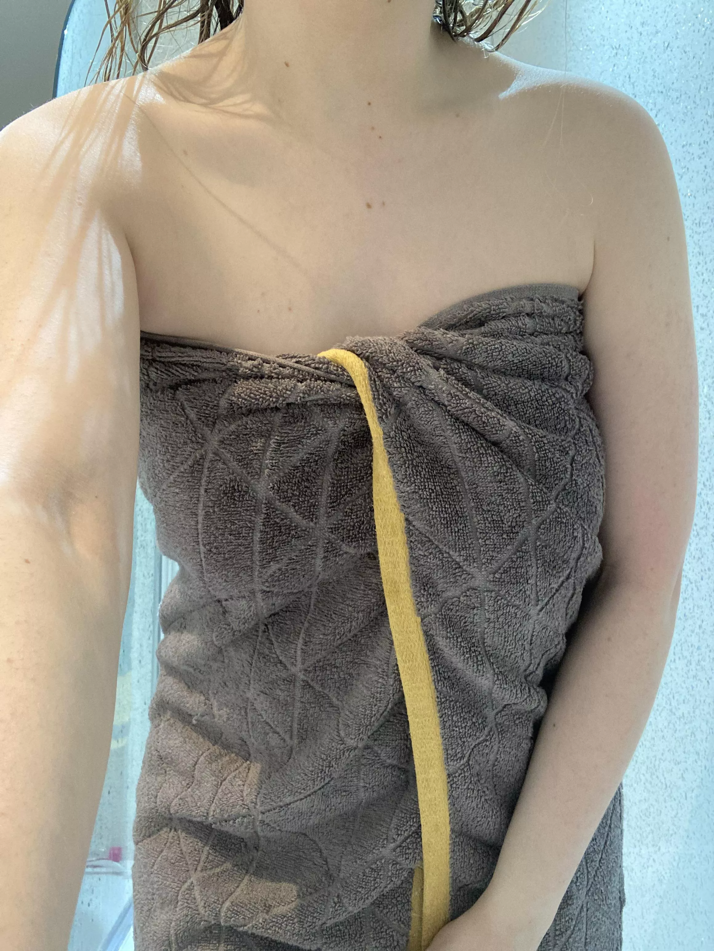 Fresh out the shower [F] posted by carlyp56