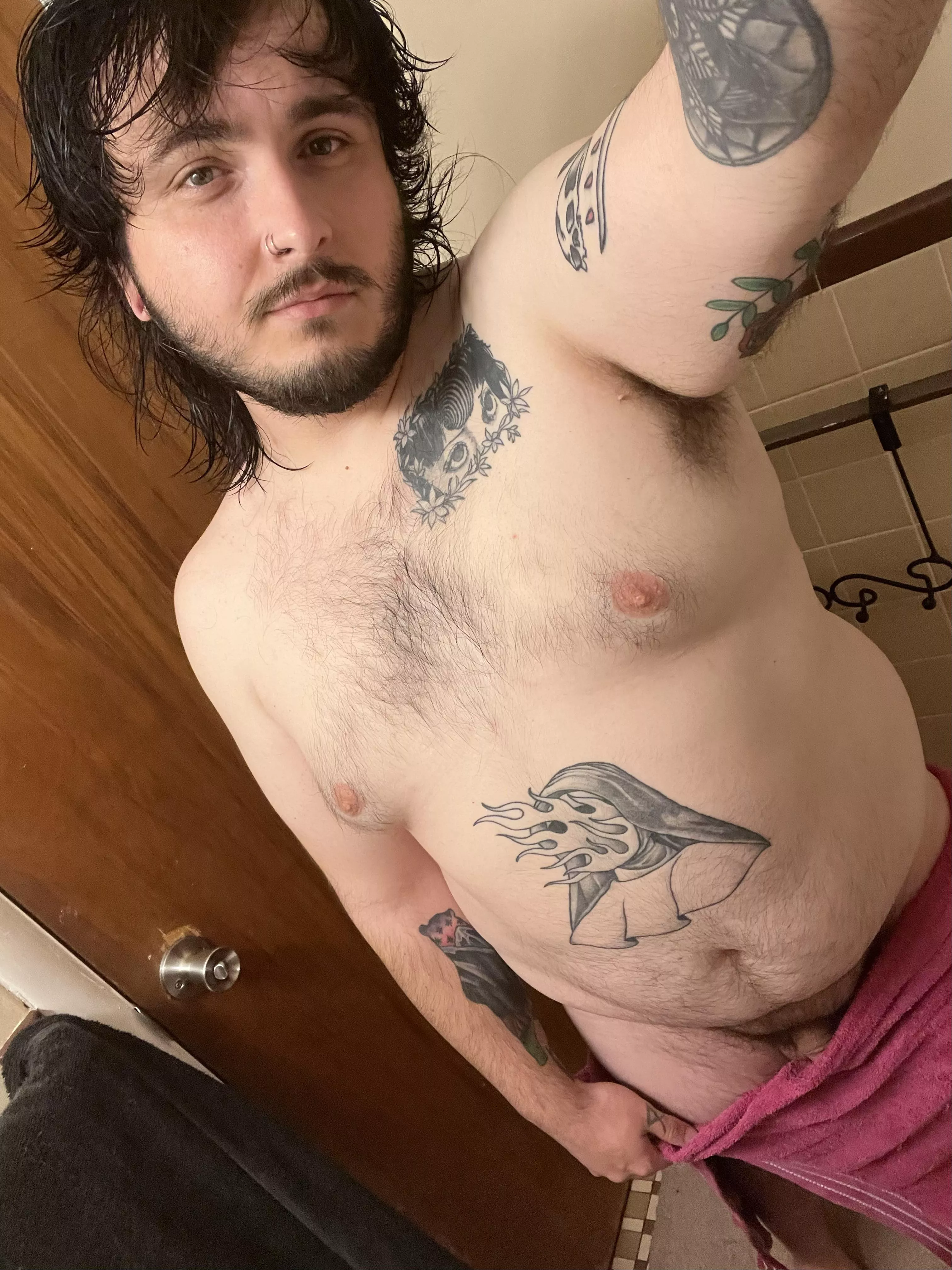 Fresh out the shower 💦 posted by erodingshell