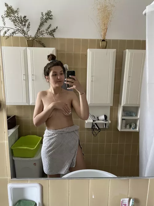 fresh outta shower 💦 by adile_like-in-a-lay